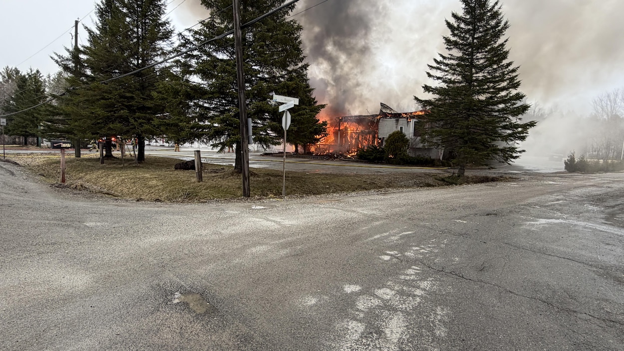 Un motel de Magog ravagé par les flammes