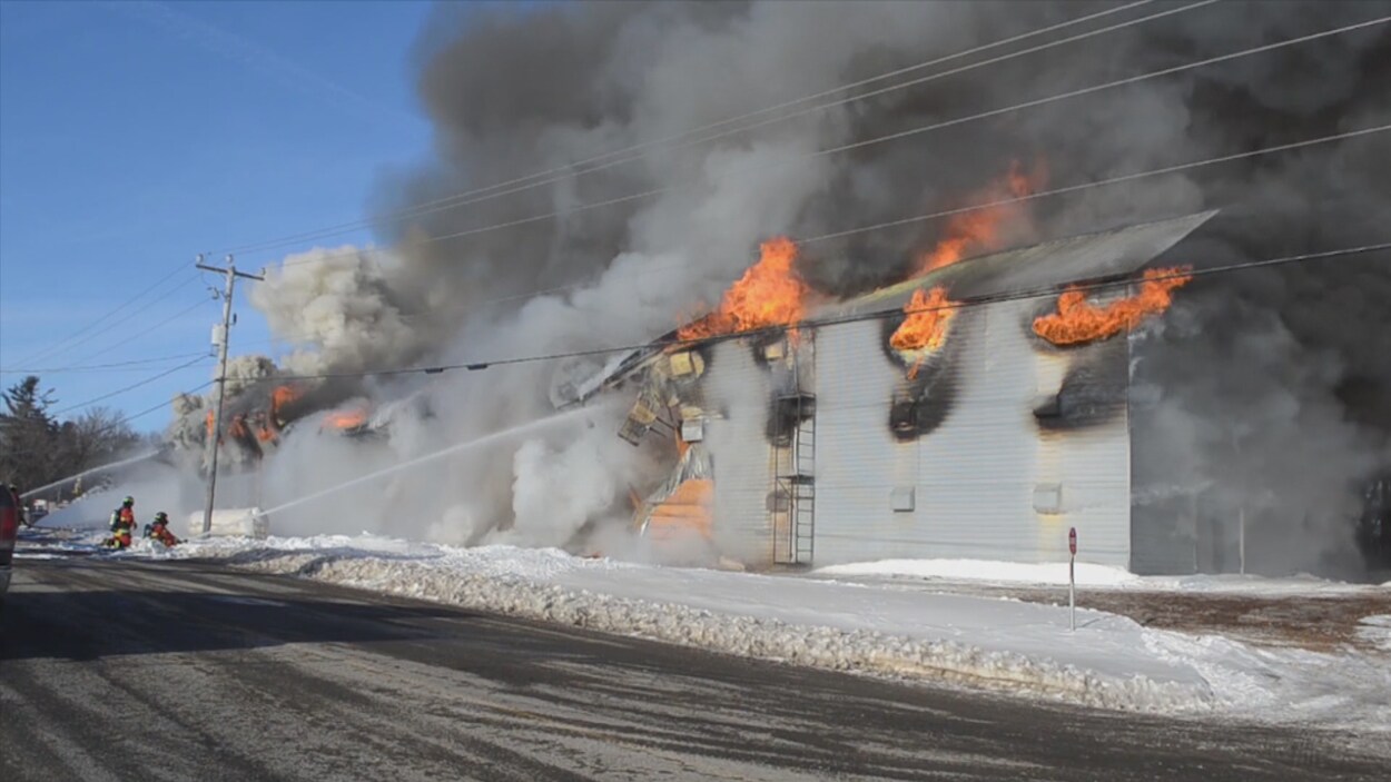 Un incendie dans un bâtiment agricole du rang Saint-Aimé à Saint-Bernard en Beauce.