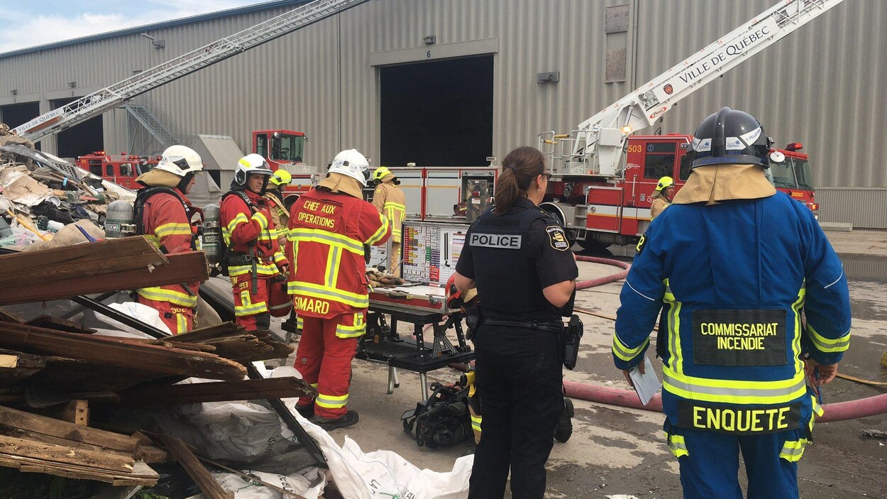 Les pompiers ont notamment combattu les flammes à Saint-Augustin-de-Desmaures, mercredi après-midi.