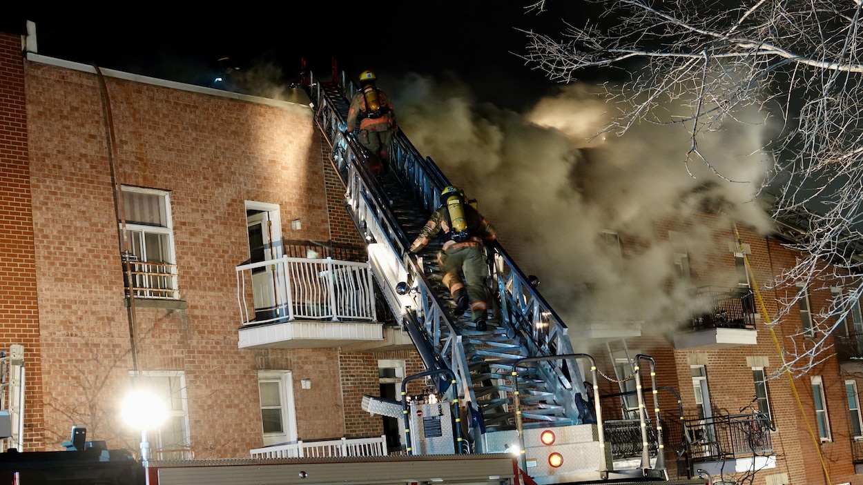 Deux incendies simultanés à Montréal cette nuit