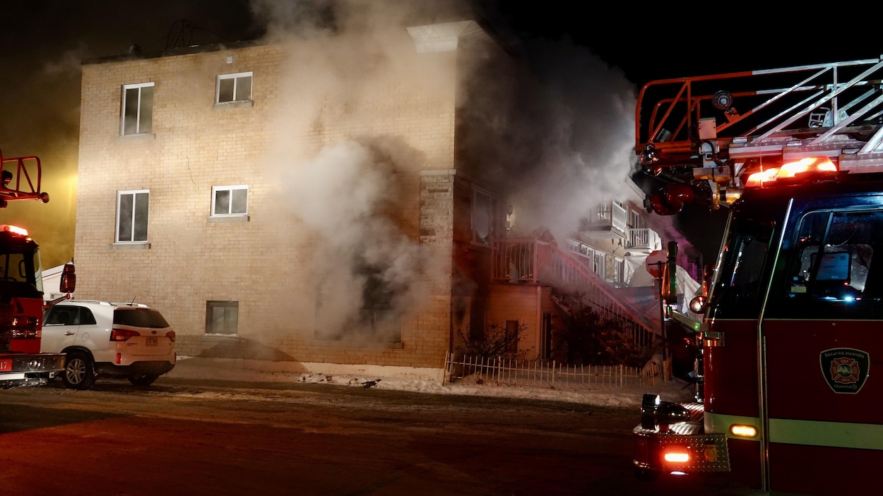 Une femme de 82 ans a été retrouvée inconsciente lors d’un incendie à Montréal