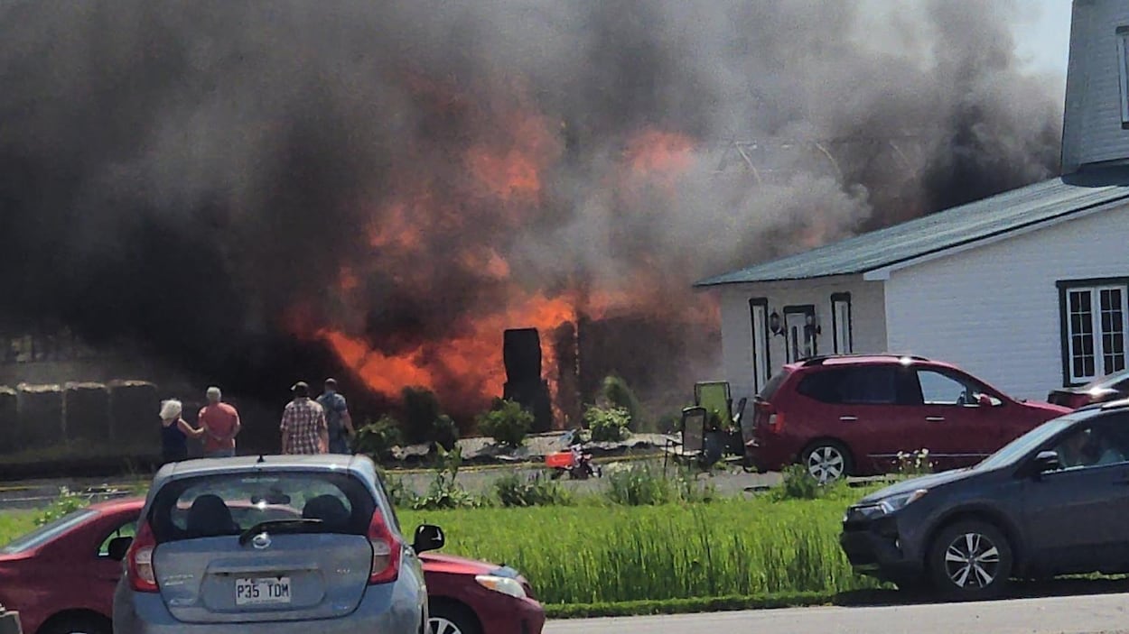 Un incendie ravage un commerce à Saint-Narcisse