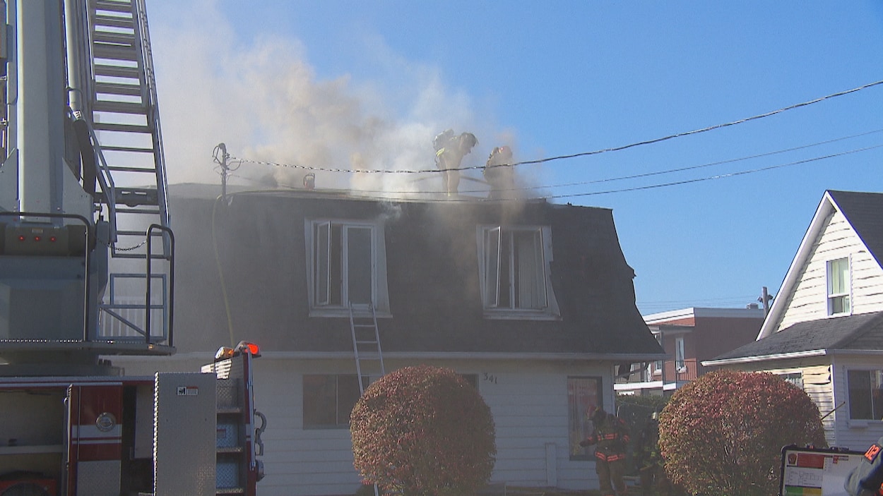 Un incendie s'est déclenché dans le secteur Fleurimont, à Sherbrooke, jeudi après-midi. Un incendie s'est déclenché dans le secteur Fleurimont, à Sherbrooke, jeudi après-midi.