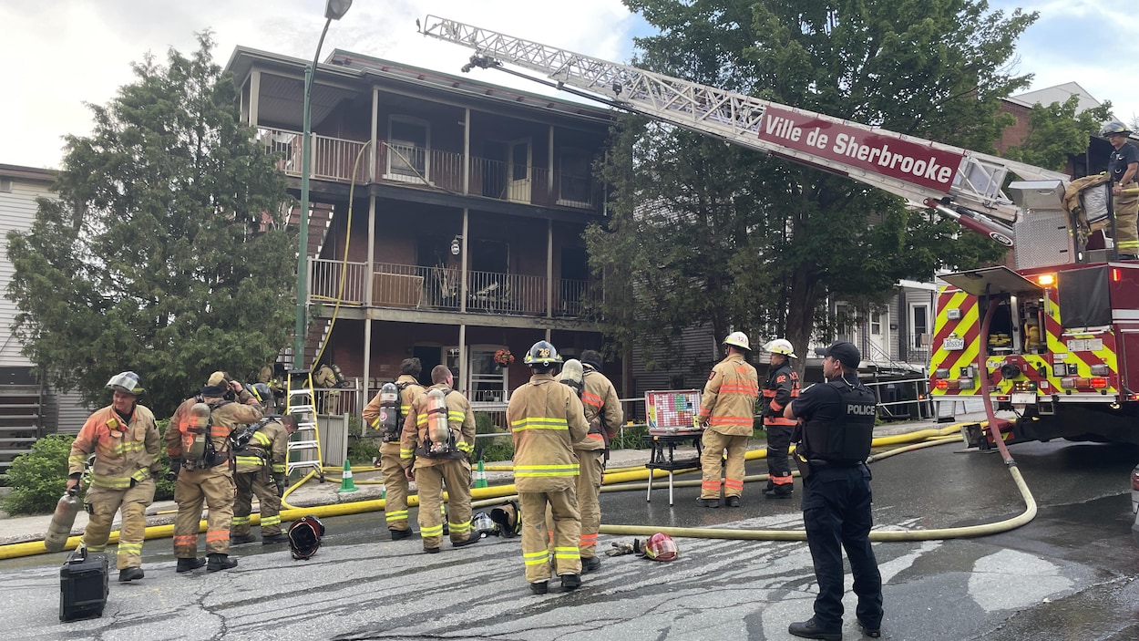Les pompiers de Sherbrooke combattent un incendie en pleine chaleur extrême