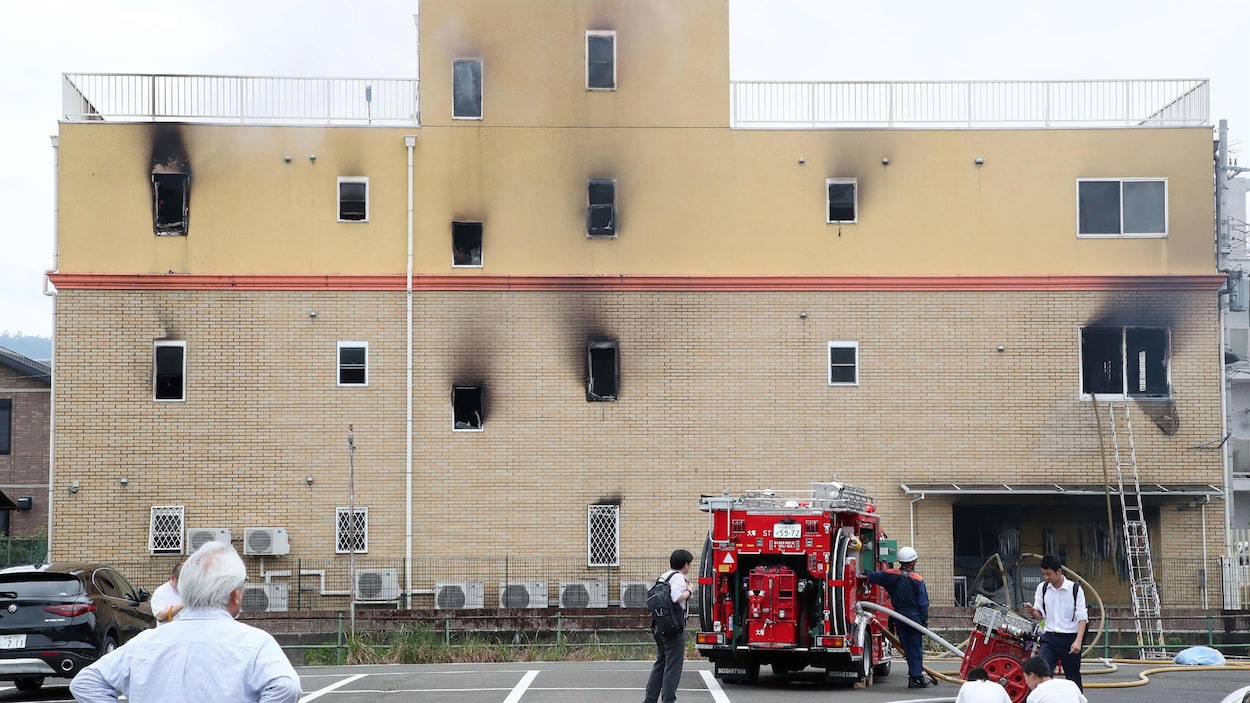 Un immeuble a été endommagé par un incendie.