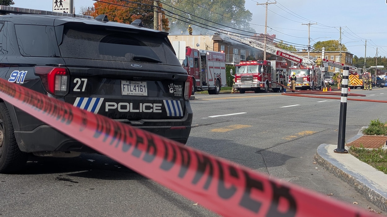 Un immeuble en flammes près du Complexe Laviolette à Trois-Rivières