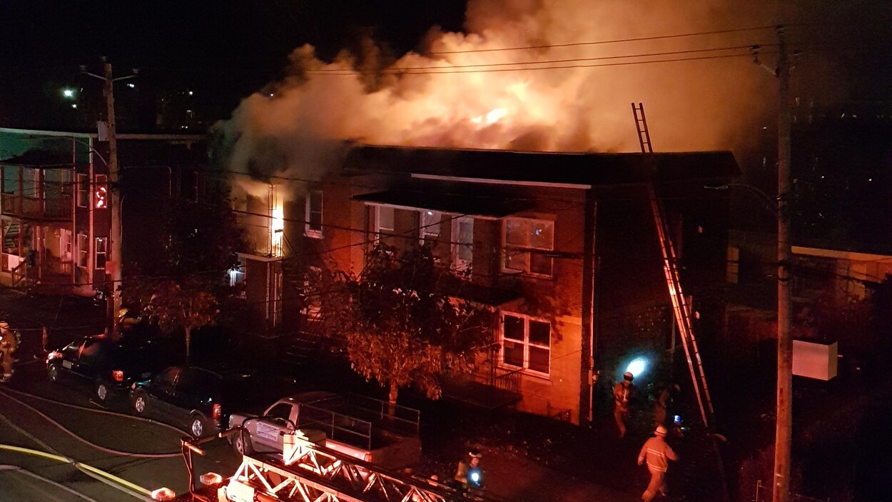 L'incendie s'est déclaré vers 22 h 45. L'incendie s'est déclaré vers 22 h 45.