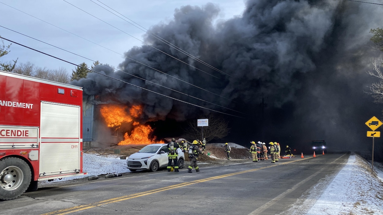 Incendie à Bolton-Est : plusieurs infractions à l’usine Polyrheo