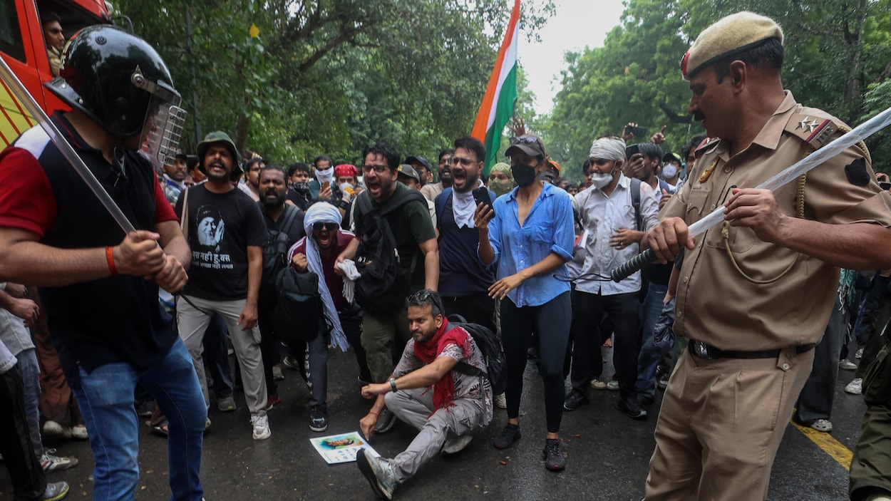 Inde : affrontements entre la police et des étudiants dénonçant les fraudes aux examens