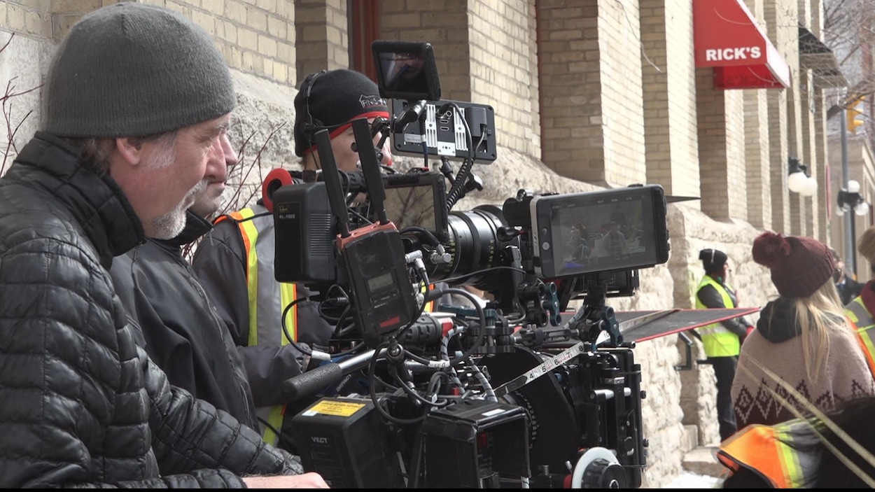 Une équipe qui prend part à un tournage.