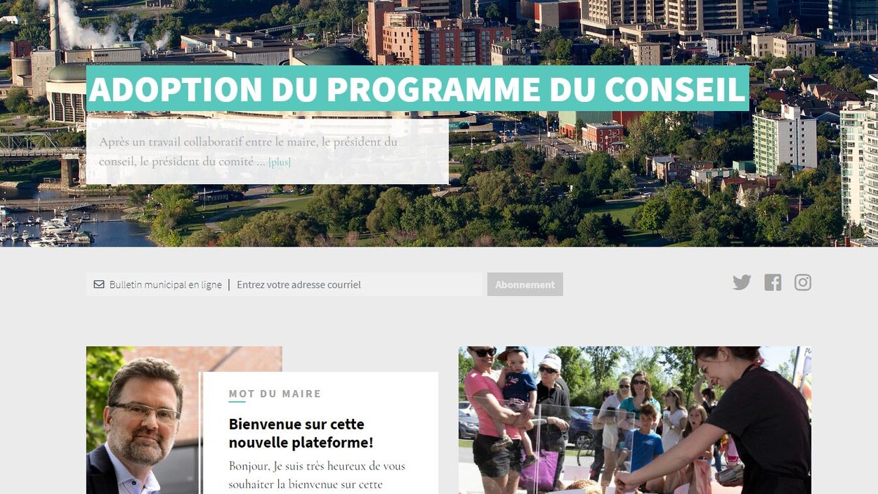 La page web intitulée Vivre à Gatineau comporte une manchette sur l'adoption du programme du conseil municipal et un mot du maire. La page web intitulée Vivre à Gatineau comporte une manchette sur l'adoption du programme du conseil municipal et un mot du maire.