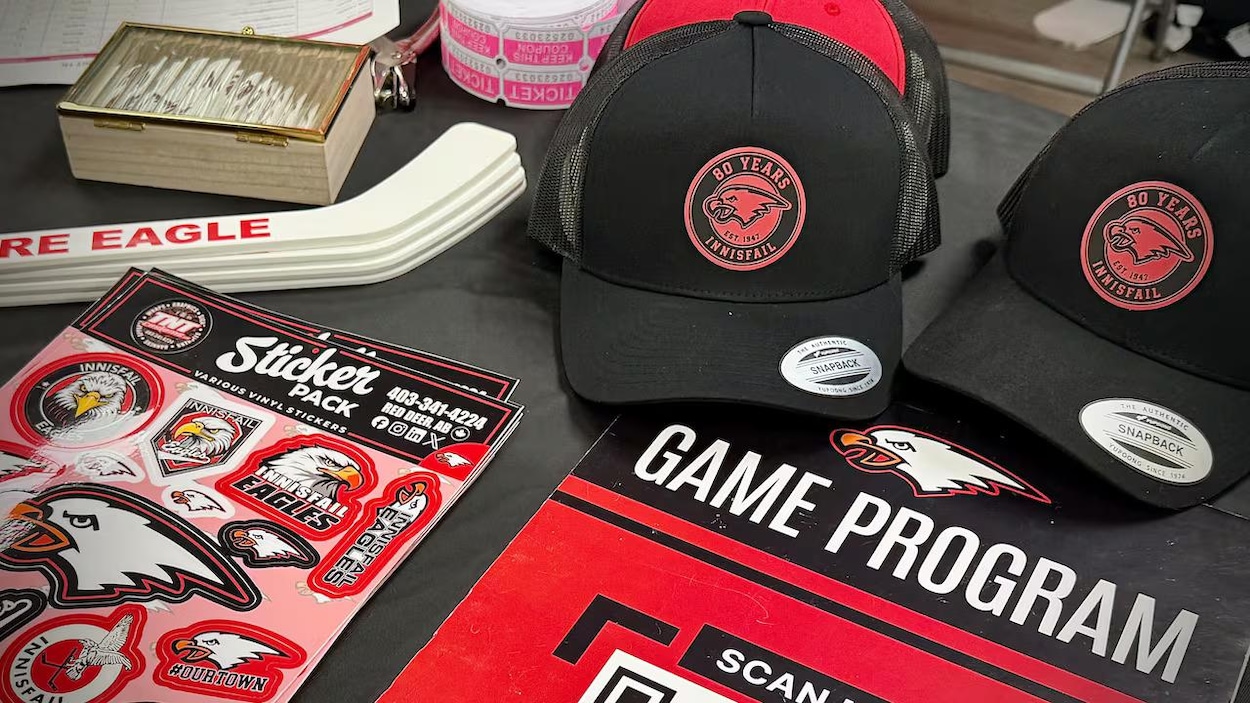 Une équipe de hockey d’Innisfail unit la communauté depuis 80 ans