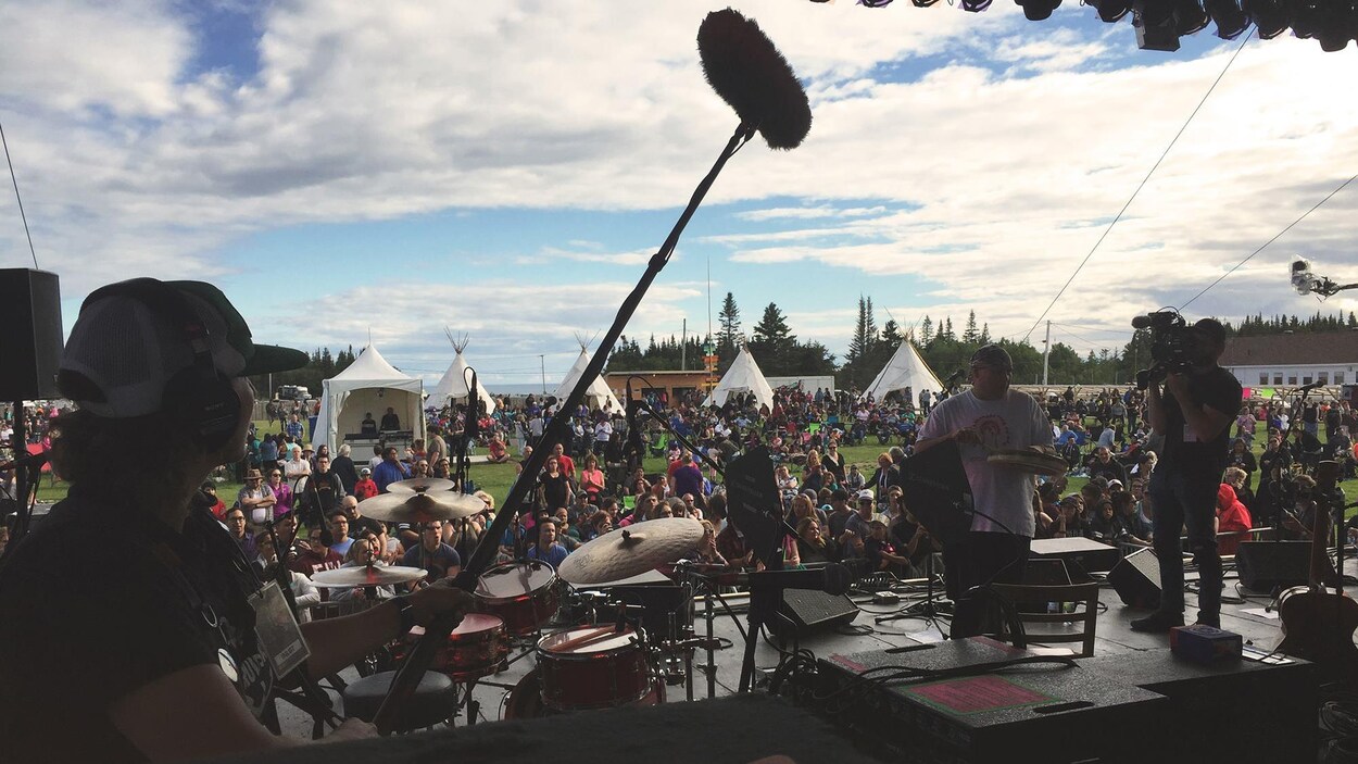 Le festival Innu Nikamu a fait l'objet d'un documentaire en 2017 réalisé par Kevin Bacon Hervieux
