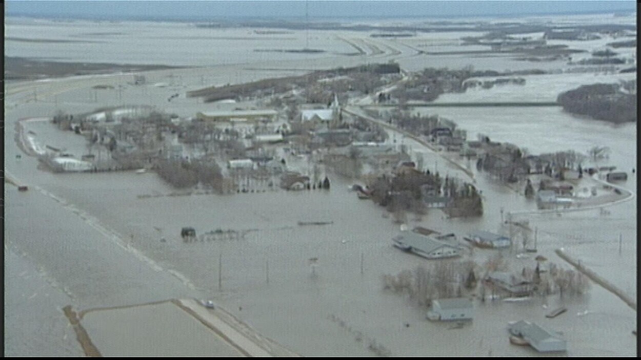 Les inondations de 1997 au Manitoba ont transformé la vallée de la rivière Rouge en un gigantesque lac.