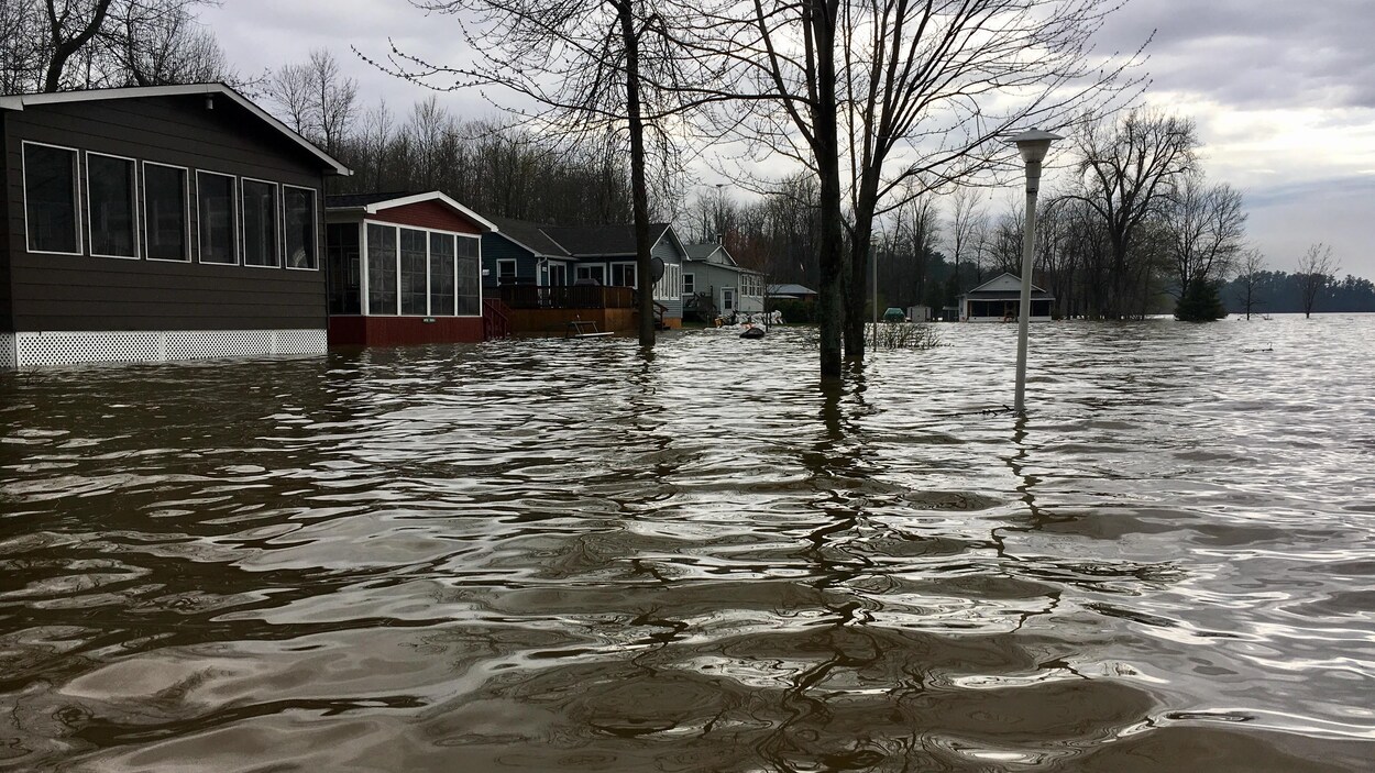 Des sinistrés de ClarenceRockland rencontrent les autorités RadioCanada.ca