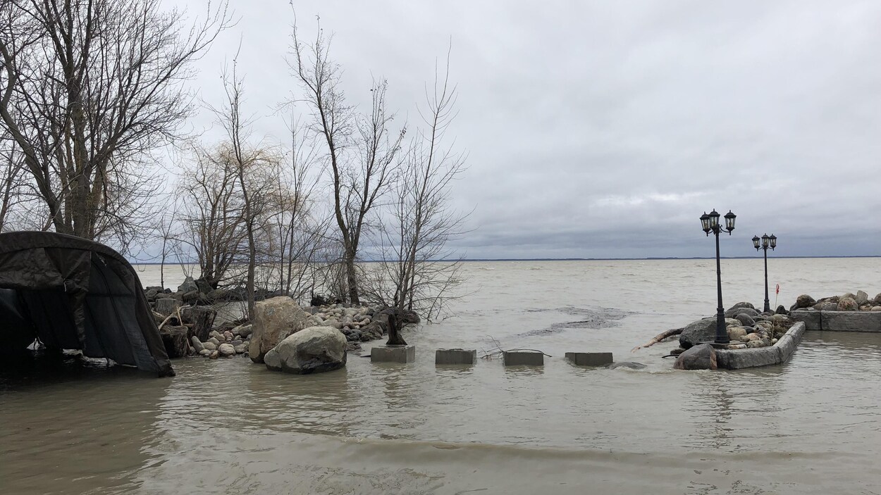 Le niveau de l'eau monte rapidement à Yamachiche.