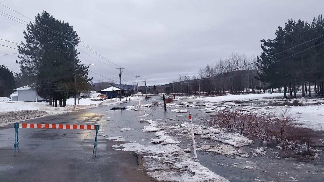 Les risques de débordement diminuent à SaintRaymond RadioCanada