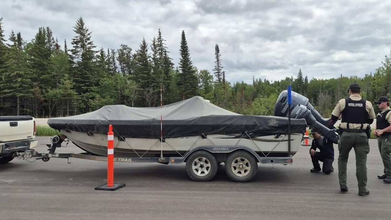 Traque aux espèces envahissantes : des centaines de bateaux inspectés au Manitoba