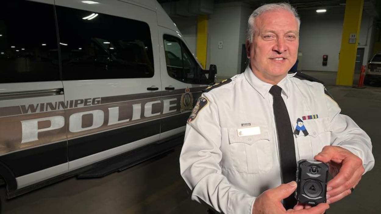 La police de Winnipeg ajoute un outil de traduction de l’IA à ses caméras corporelles