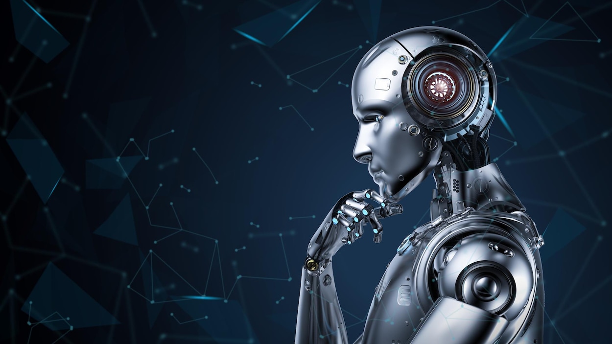 Un robot, l'air pensif.