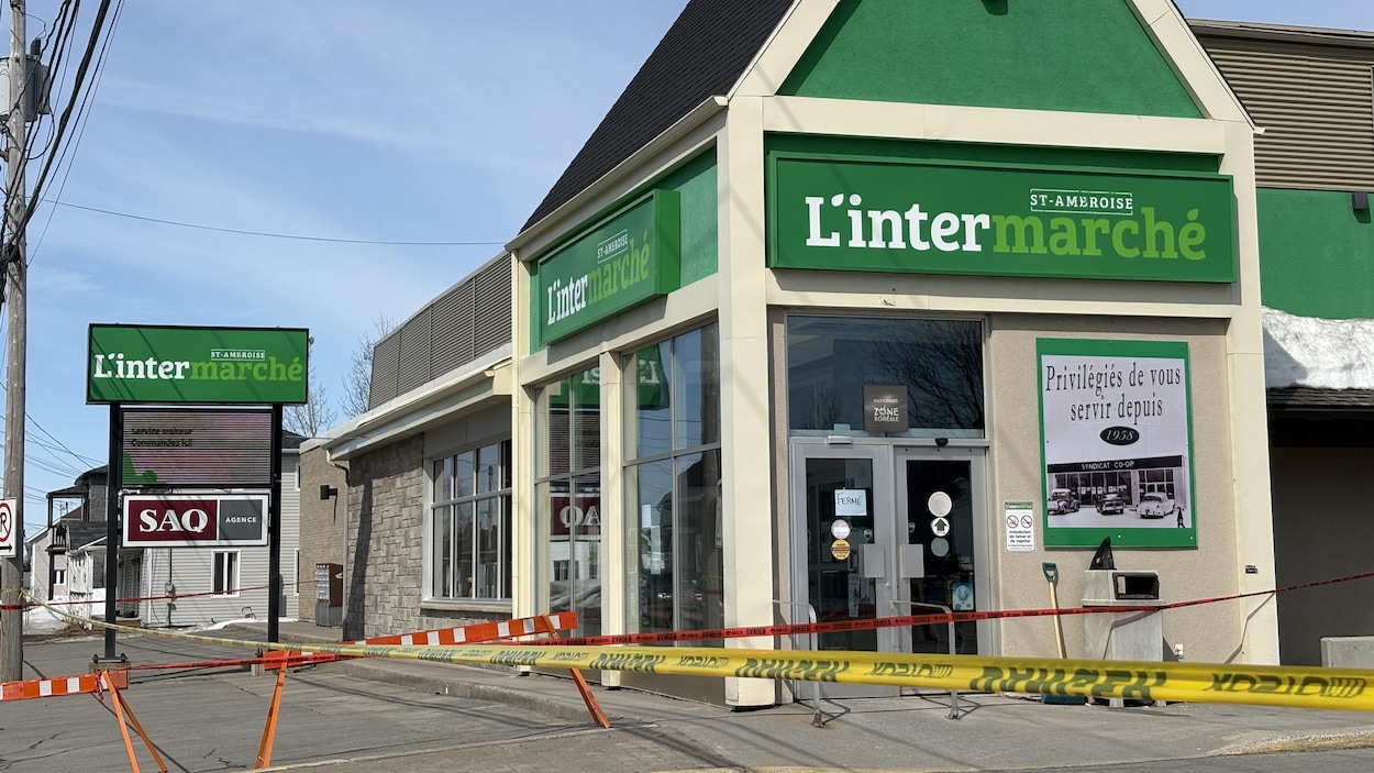 Le toit de l’Intermarché de Saint-Ambroise s’effondre partiellement