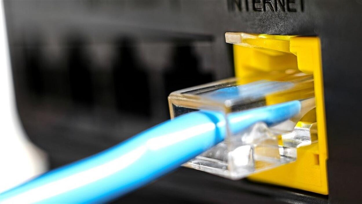 Une prise qui permet d'accéder à Internet.
