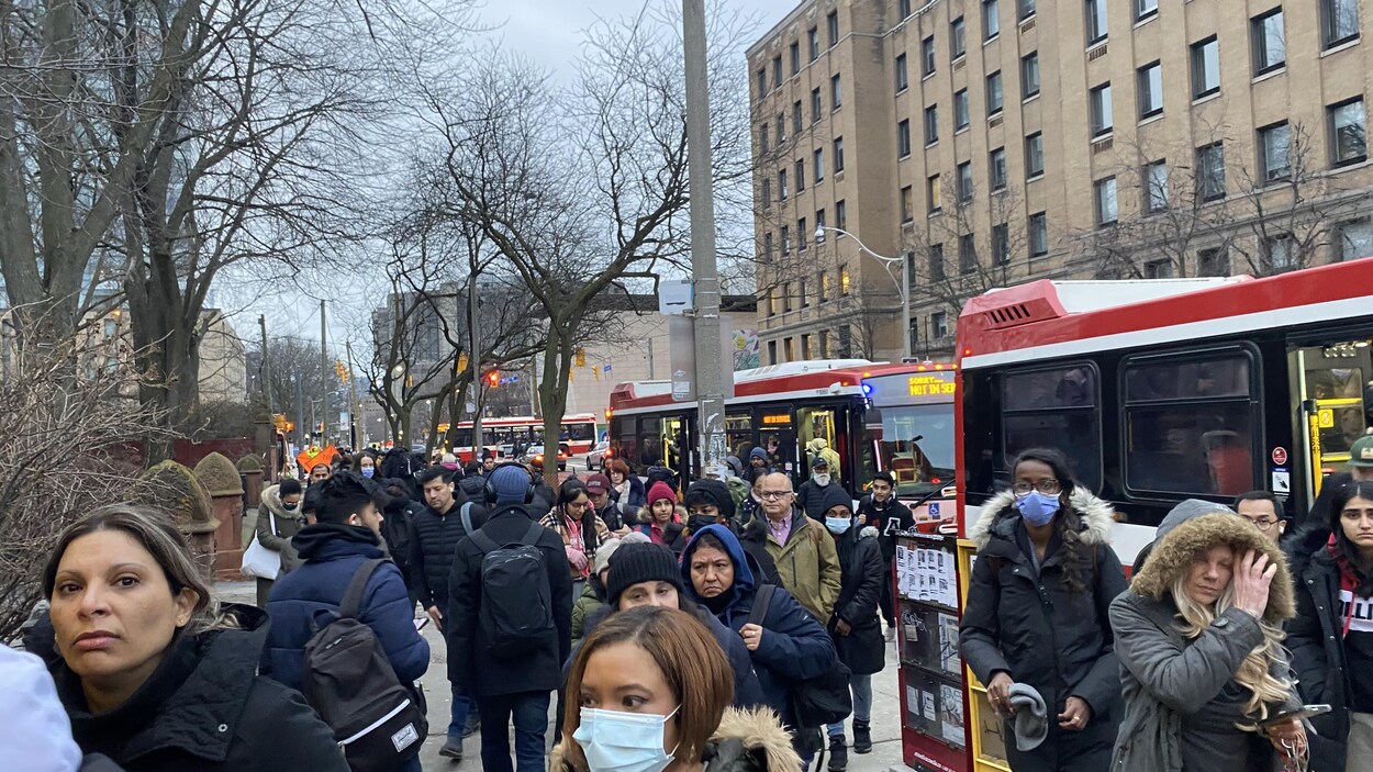 Reprise Du Service De M Tro Sur La Ligne 2 Toronto Radio Canada   Interruption Service Metro Toronto 