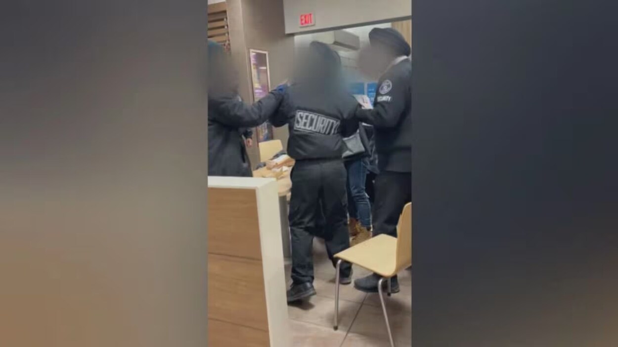 Un coup au visage donné par un agent de sécurité du Walmart