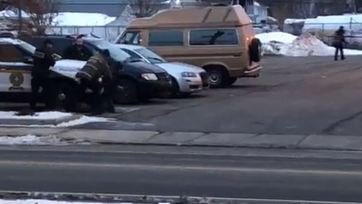 Des policiers qui interviennent