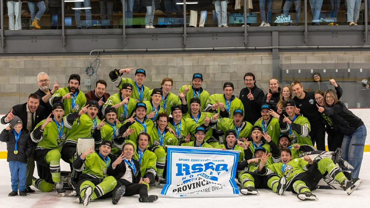 Trois championnats consécutifs pour l’équipe de hockey des Inuk de l’UQAC