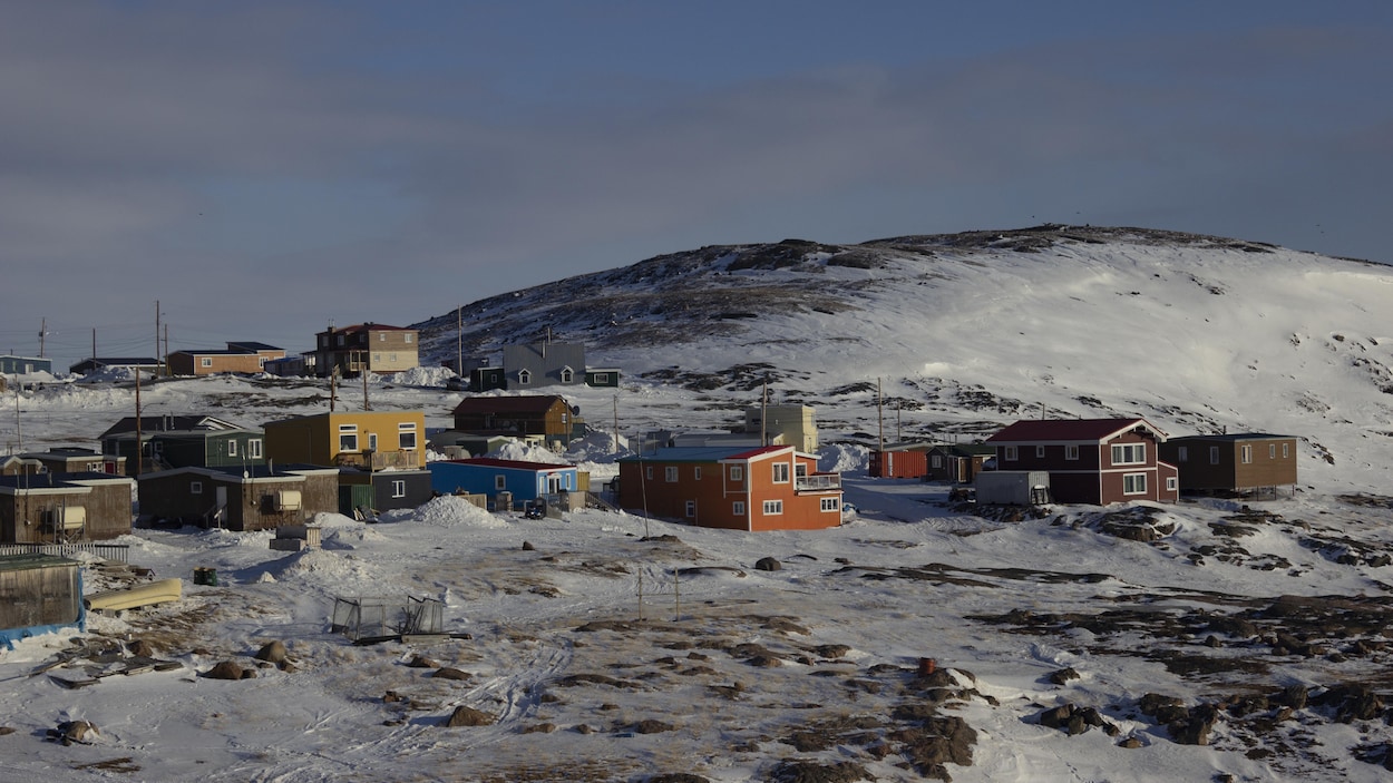Le village d'Iqaluit sur l'île de Baffin, dans l'Arctique.