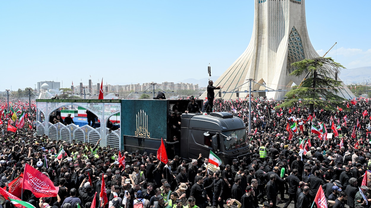 En Iran, le cercueil d’Ali Khamenei est arrivé dans la ville sainte de Qom