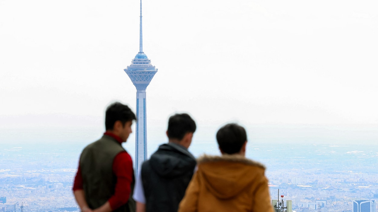 « Bombardés du ciel, pourchassés au sol » : des Iraniens témoignent