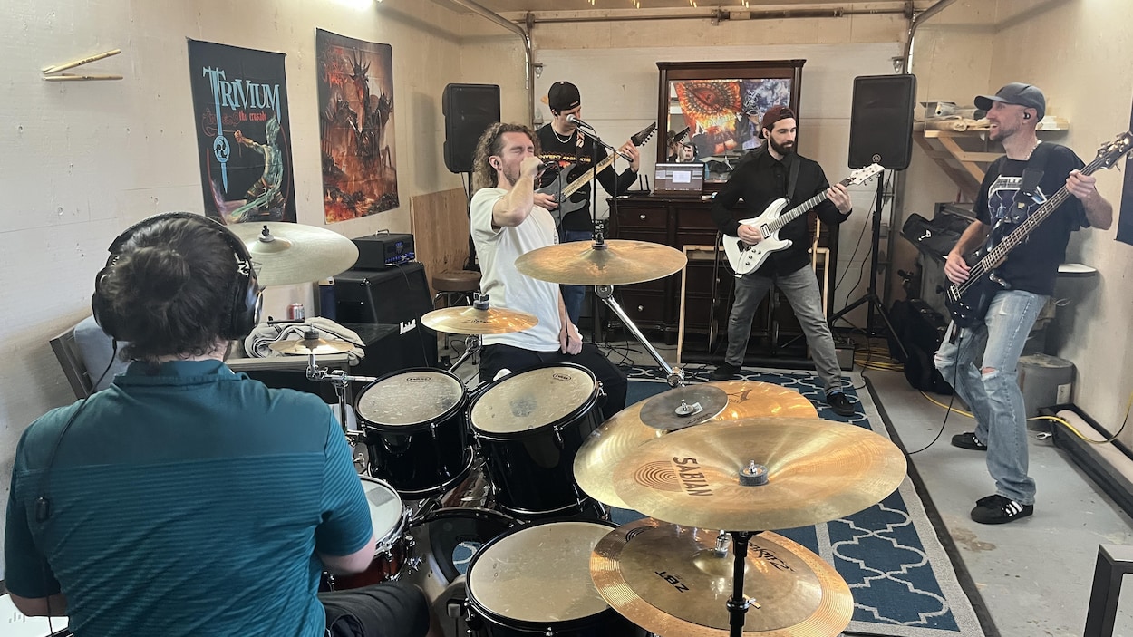 IRIS, le groupe saguenéen qui rugit son metal en français