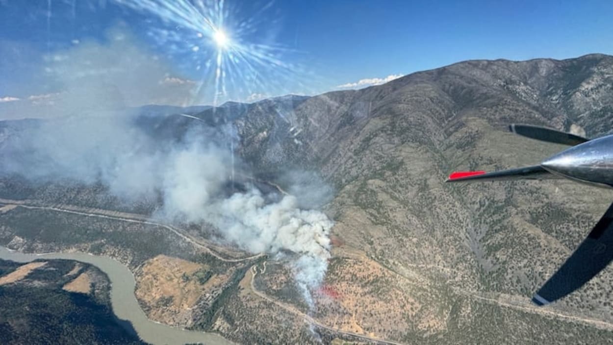 La roue d’une remorque de la GRC à l’origine du feu de forêt près de Lytton