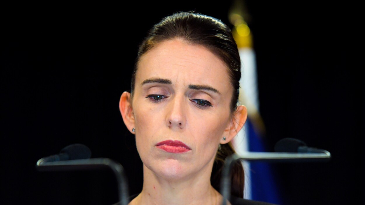 La première ministre Jacinda Ardern n'a pris qu'un mois pour mettre en oeuvre son plan de restreindre l'accès aux armes semi-automatiques de type militaire.