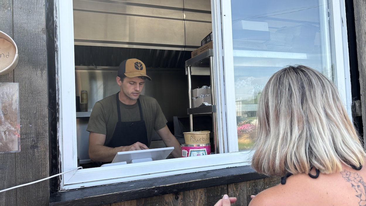 Des dossiers municipaux entre deux poutines pour le maire de Saint-Gédéon