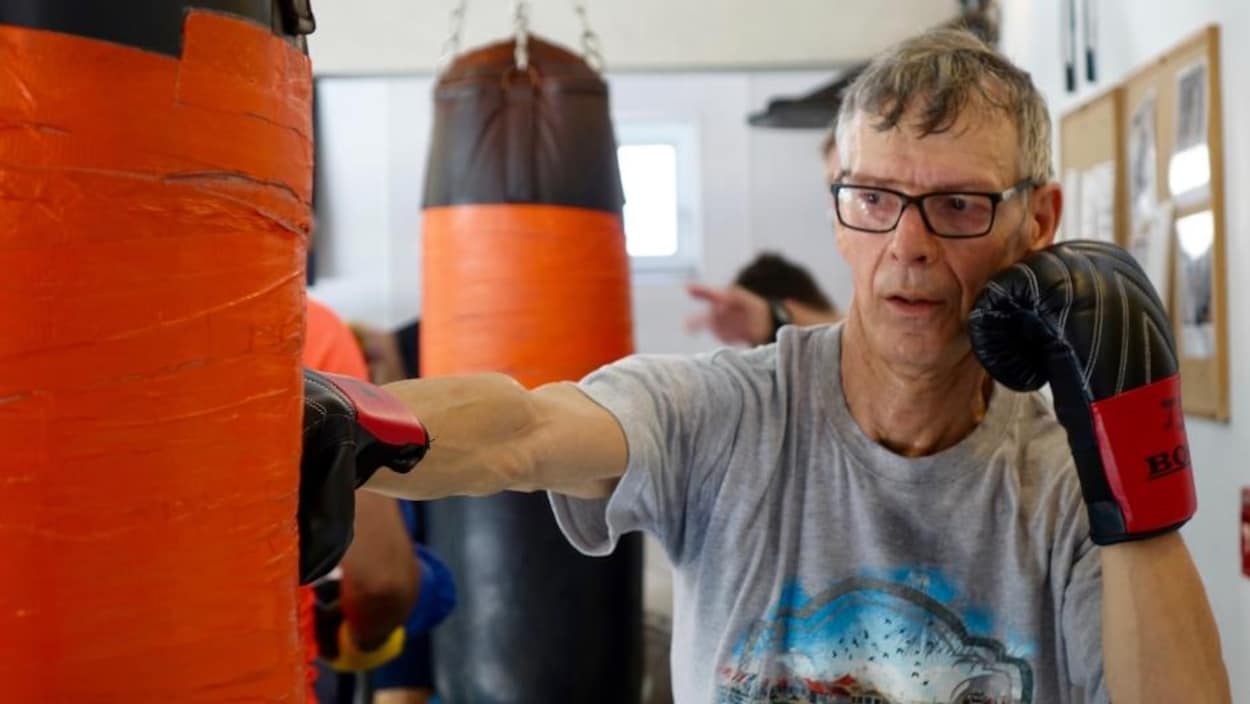 Jacques Séguin pratique la boxe pour combattre la maladie de Parkinson.