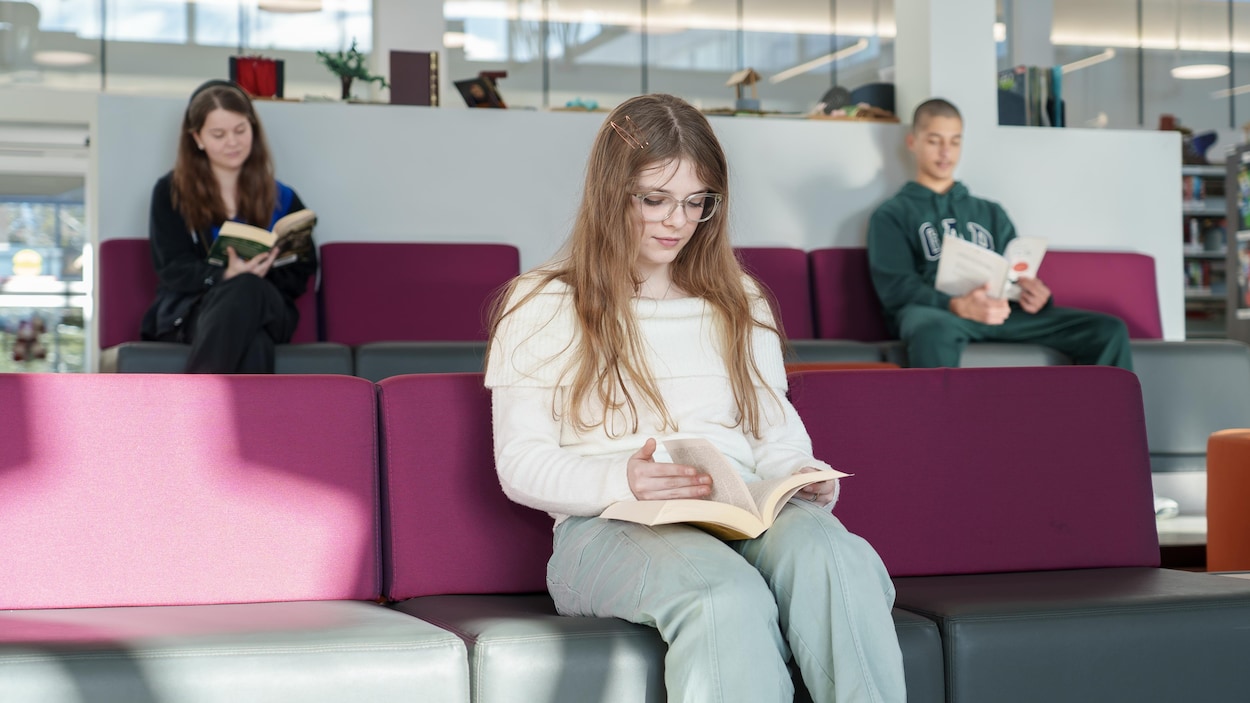 Cellulaires: Interdiction Bénéfique dans les Écoles, Disent Professeurs et Élèves - technologie news from ICI Radio-Canada