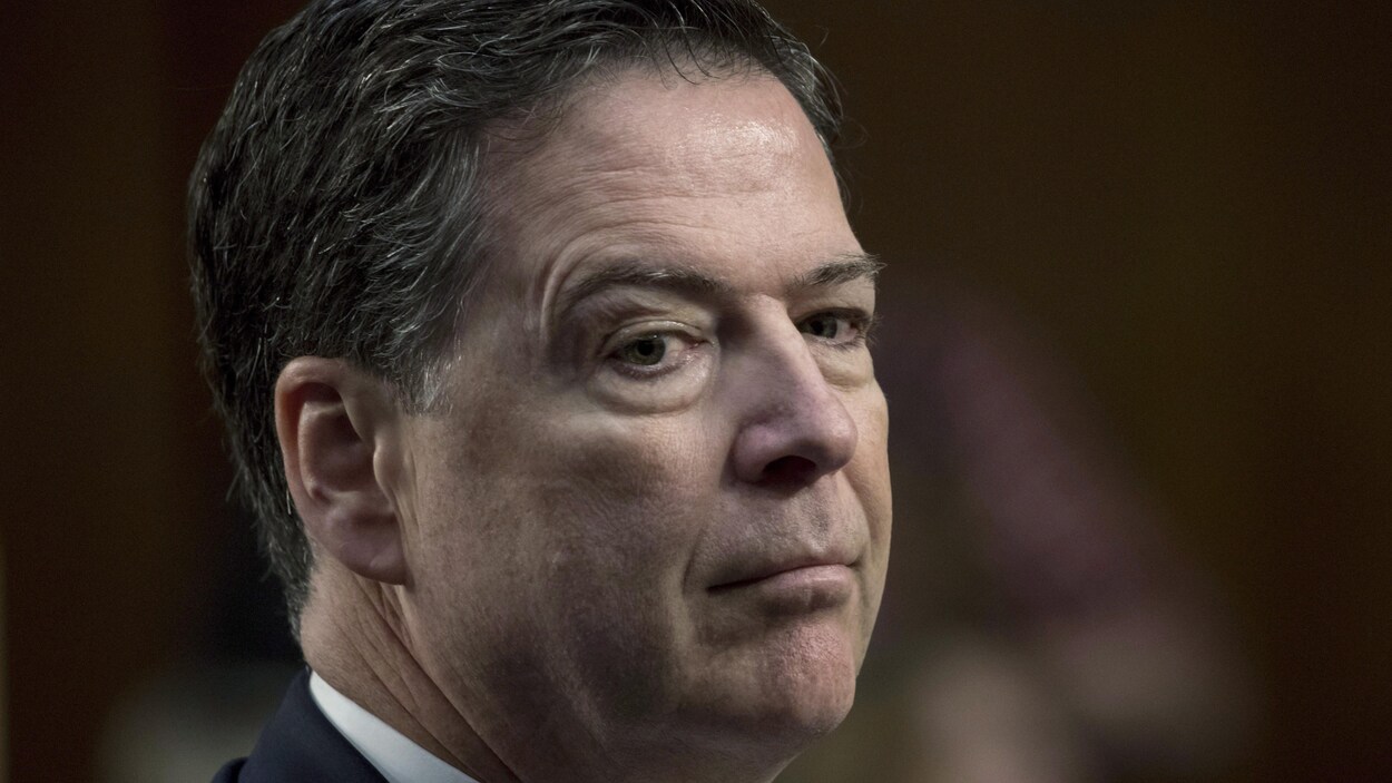 L'ex-directeur du FBI James Comey en juin 2017 alors qu'il témoigne devant le comité du renseignement du Sénat américain.