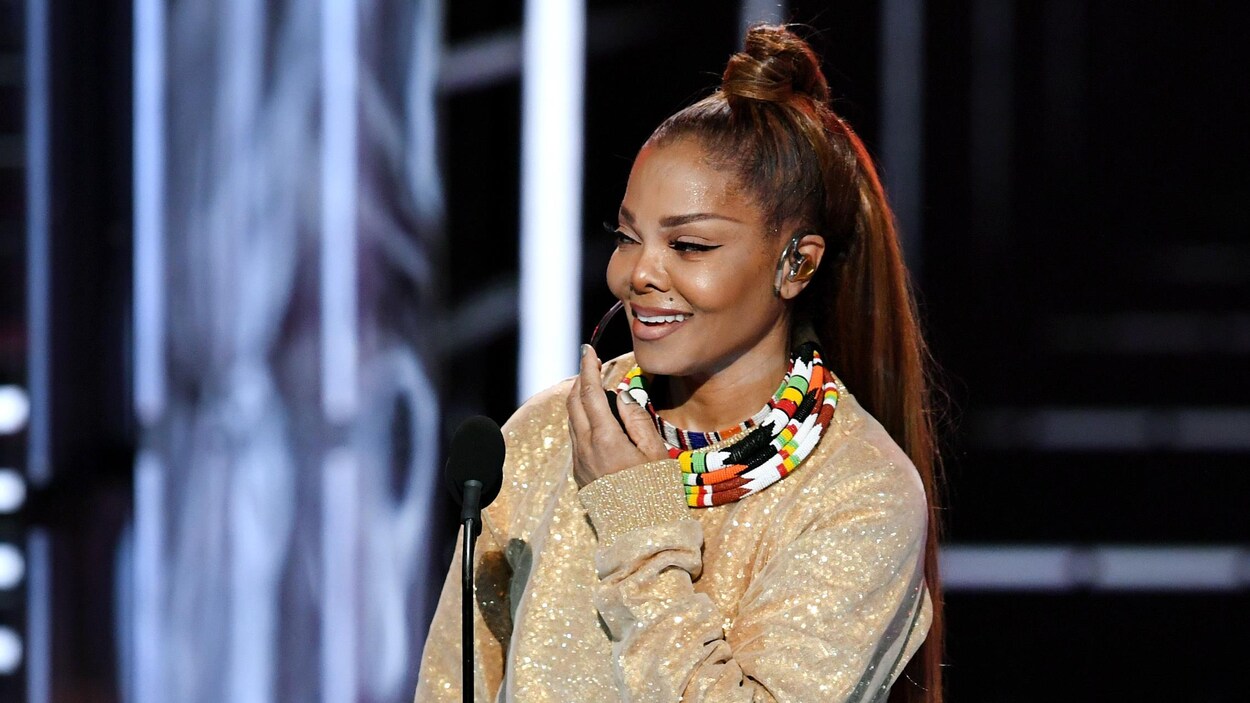 Janet Jackson recevant le prix Icon Award aux Billboard 2018, le 20 mai à Las Vegas Janet Jackson recevant le prix Icon Award aux Billboard 2018, le 20 mai à Las Vegas