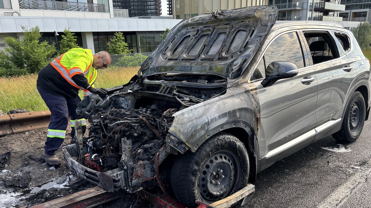 Sa voiture explose sur l’autoroute après une visite chez le concessionnaire