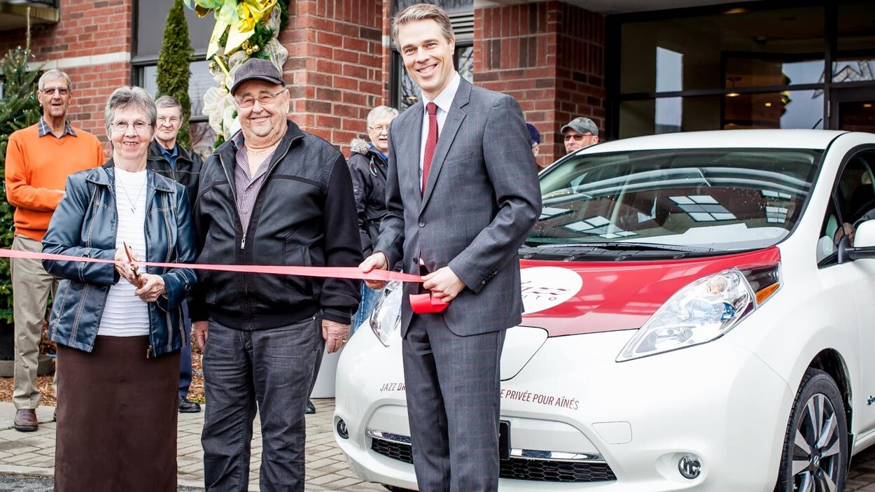 Inauguration du service d'autopartage avec un véhicule électrique à la Résidence Jazz de Drummondville