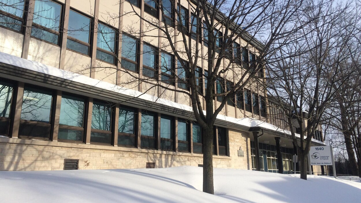 La façade de l'école Jean-de-Brébeuf à Québec