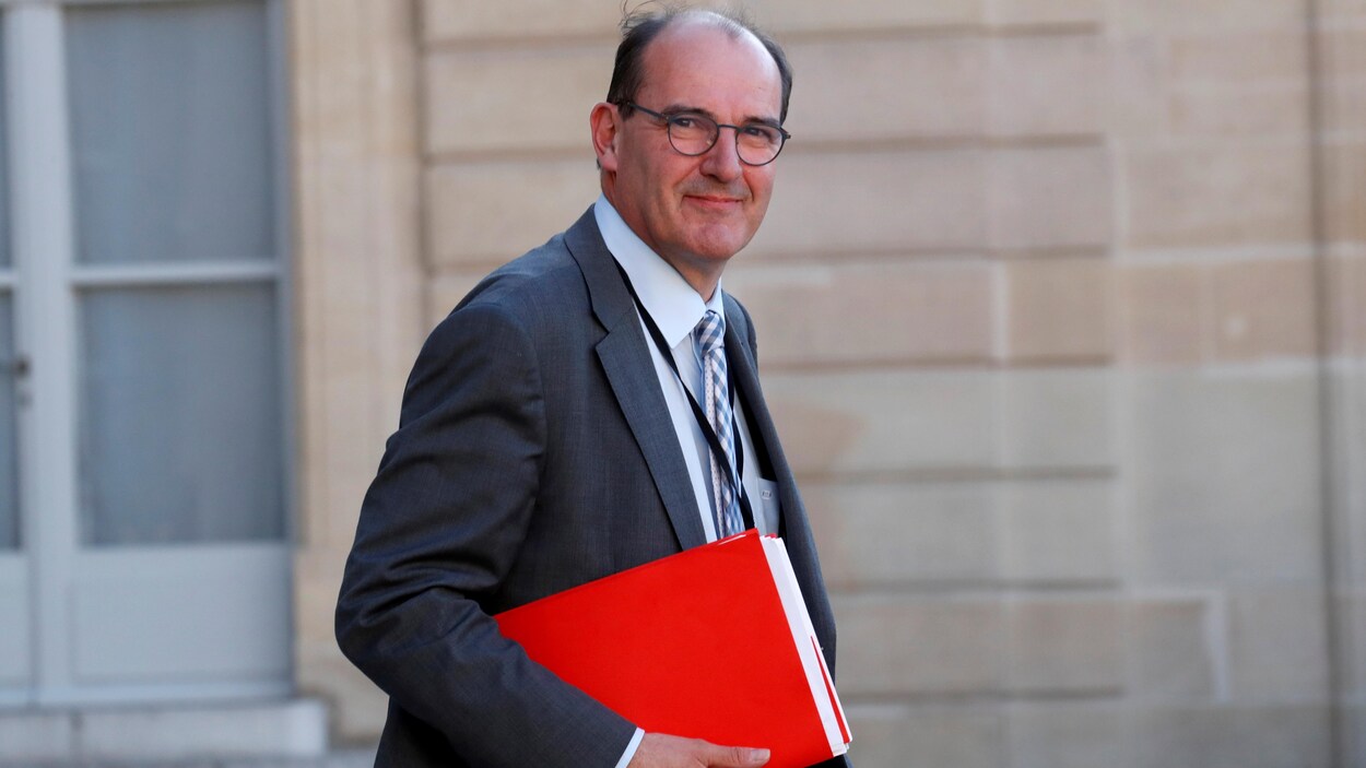 Jean Castex après une vidéoconférence avec le président et les maires au Palais de l'Élysée à Paris.