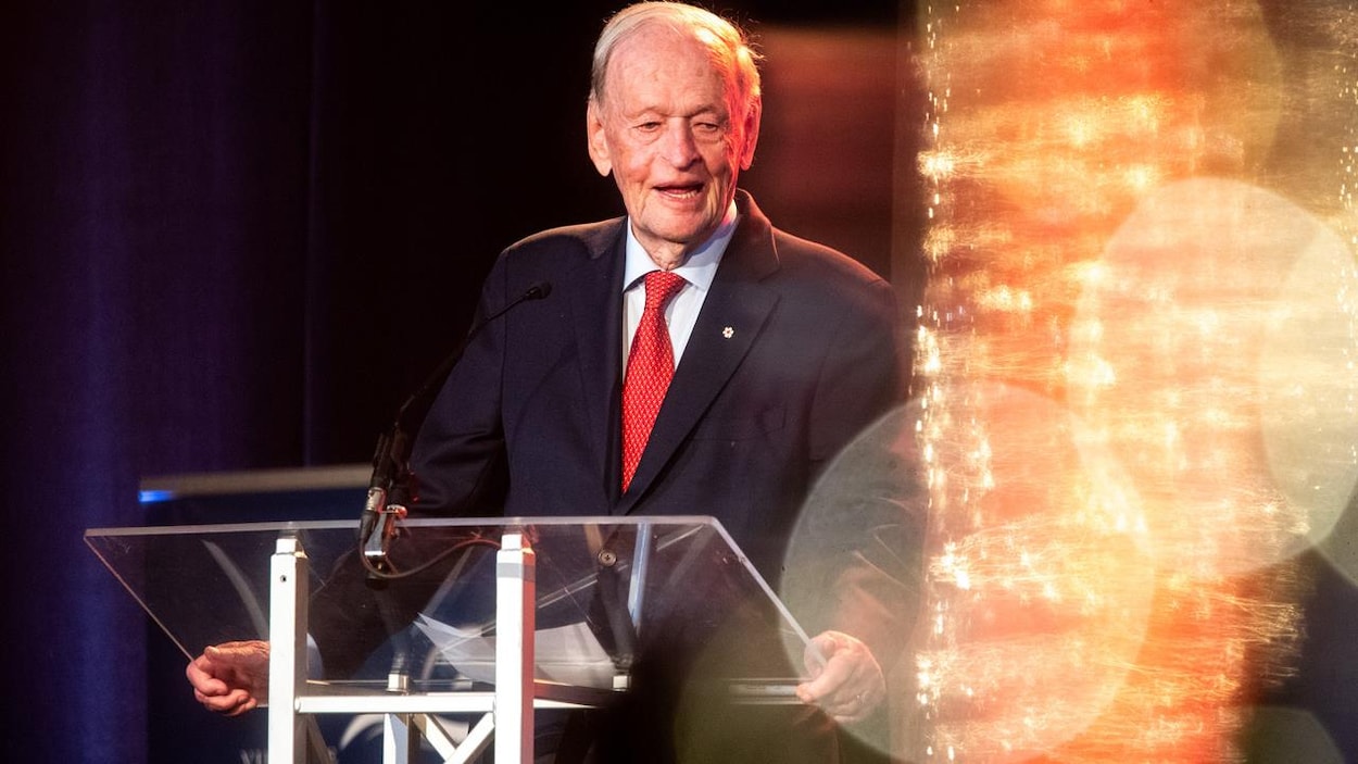 Banque de défense : Jean Chrétien soutient la candidature d’Ottawa et Gatineau