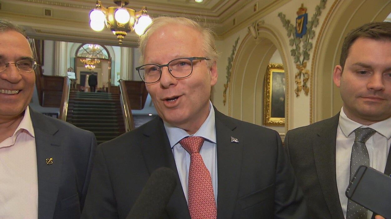 Le chef du Parti québécois Jean-François Lisée croit qu'il faut fermer le chemin Roxham, point de passage maintenant reconnu pour traverser la frontière canado-américaine de façon irrégulière.