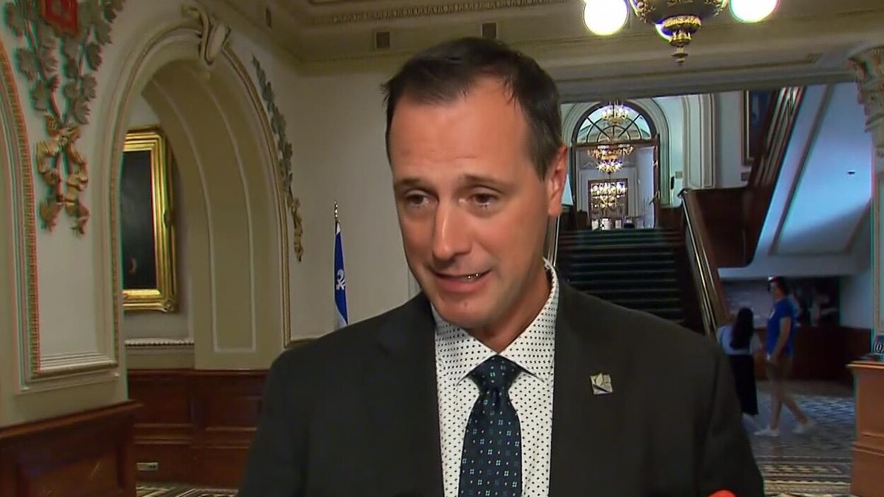 Le ministre de l'Éducation Jean-François Roberge s'excuse d'avoir contrevenu aux pratiques concernant le remboursement des dépenses de témoins en commission parlementaire.