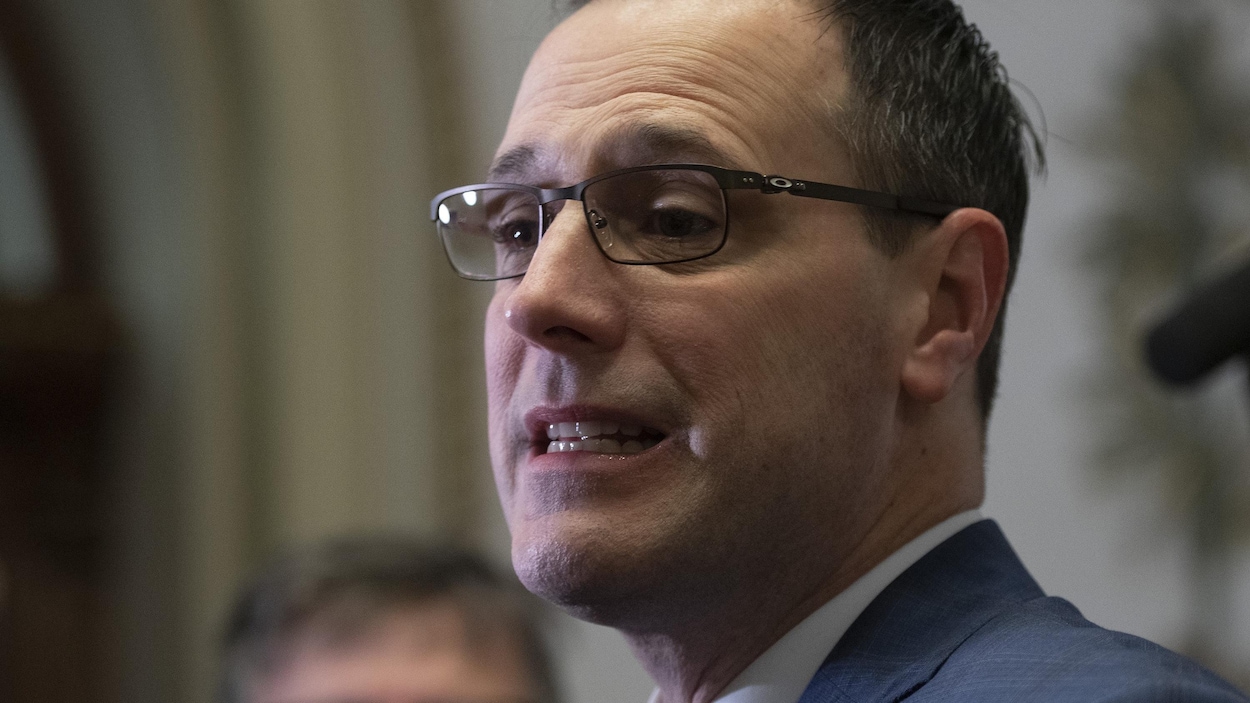 Jean-François Roberge en gros plan dans les corridors de l'Assemblée nationale