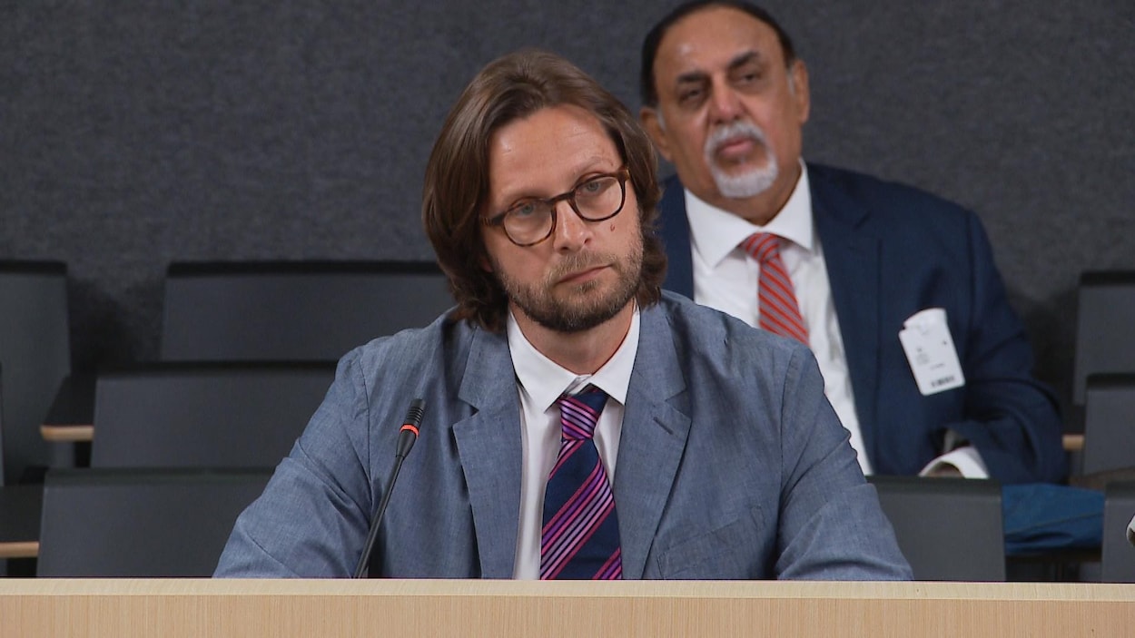 Jean-Nicolas Beuze lors de sa présentation lors des consultations générales sur la planification de l'immigration au Québec.